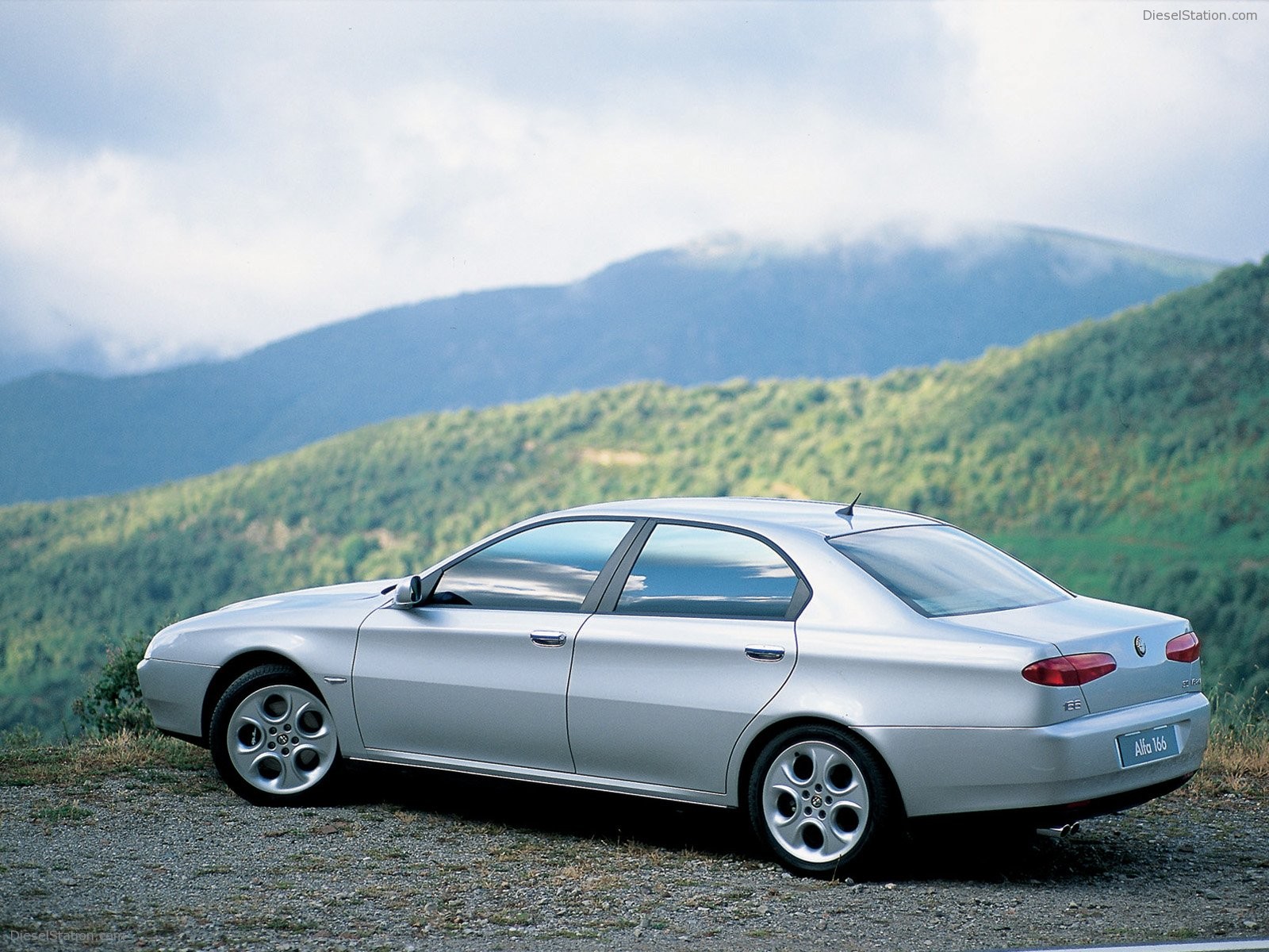 Alfa Romeo 166